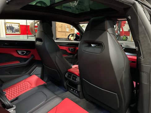 Used 2022 Lamborghini Urus image 22