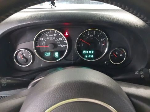Used 2014 Jeep Wrangler Unlimited Sahara w/ Connectivity Group AWD/4WD image 19