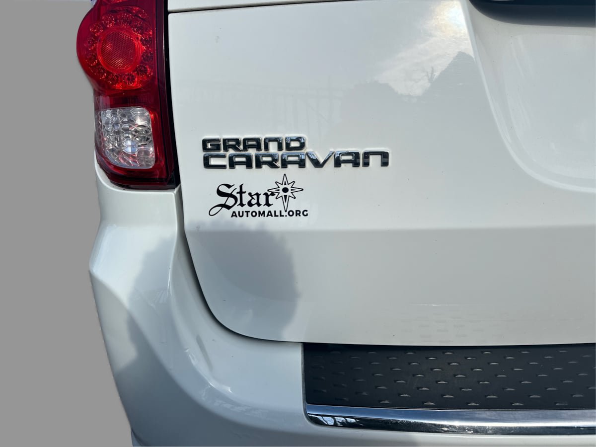 Used 2016 Dodge Grand Caravan American Value Package w/ UConnect Hands-Free Group FWD image 28