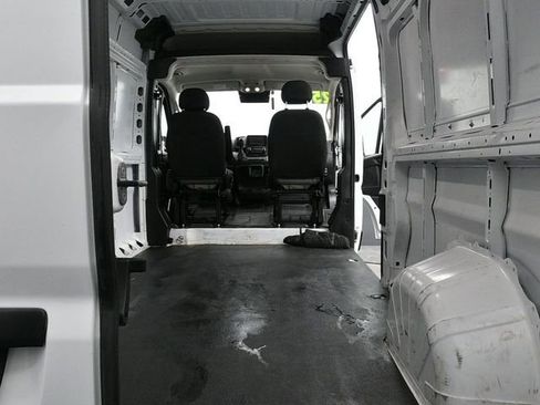 Used 2025 RAM ProMaster 2500 w/ Convenience Group FWD image 9