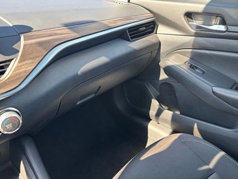 Used 2025 Nissan Altima 2.5 SV FWD image 35