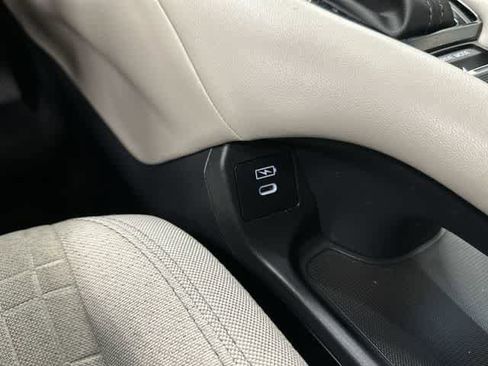 Used 2025 Honda HR-V LX image 25