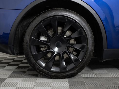 Used 2021 Tesla Model Y Long Range image 39