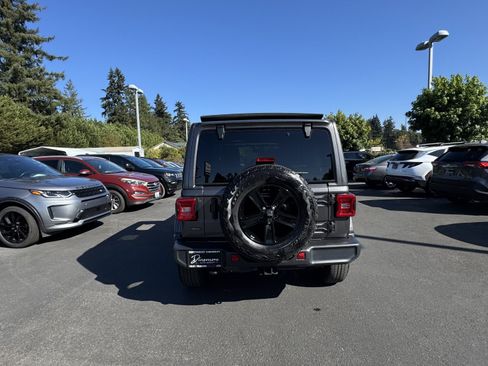 Used 2022 Jeep Wrangler Unlimited Sahara image 6