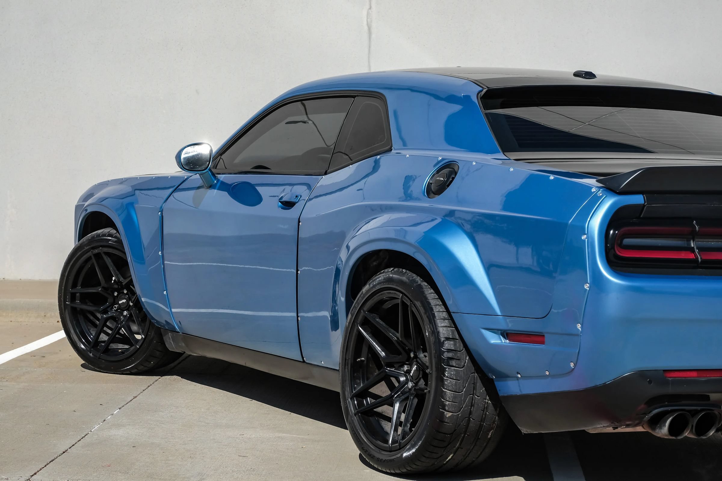Used 2015 Dodge Challenger R/T RWD image 13