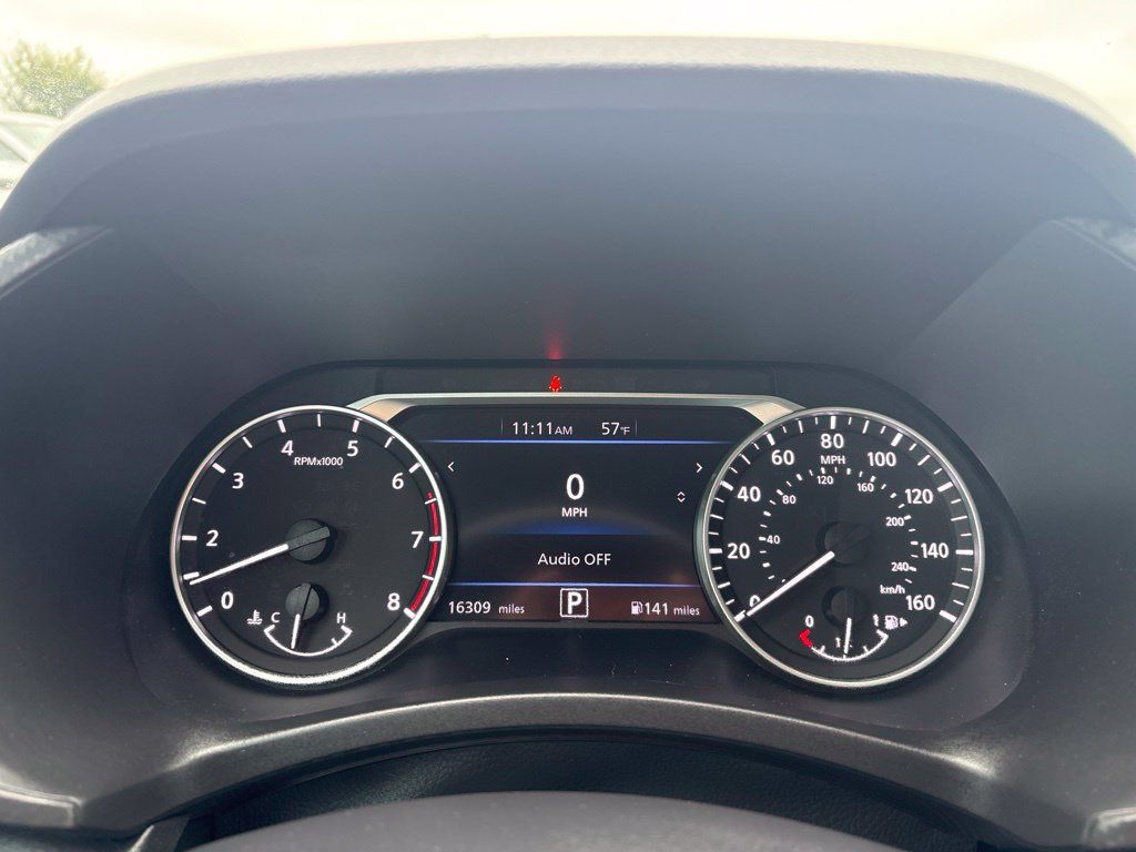 Used 2023 Nissan Sentra SR w/ Electronics Package FWD image 13