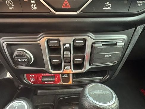 Used 2023 Jeep Gladiator Mojave w/ Cold Weather Group image 17