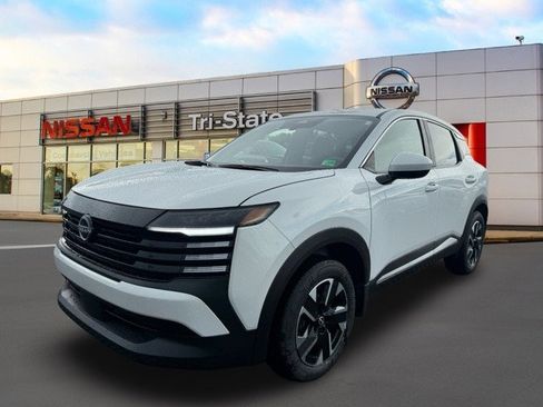 New 2025 Nissan Kicks SV image 2