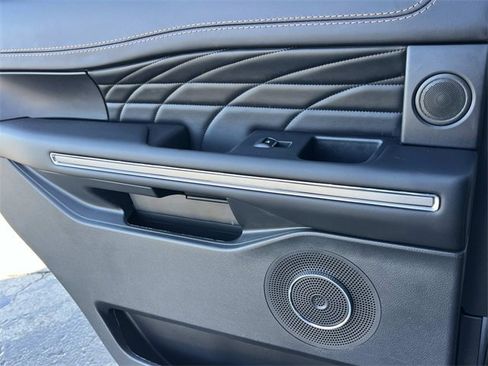 Used 2024 Ford Expedition Platinum image 20