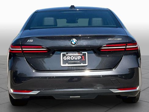 Used 2024 BMW i5 eDrive40i RWD image 4