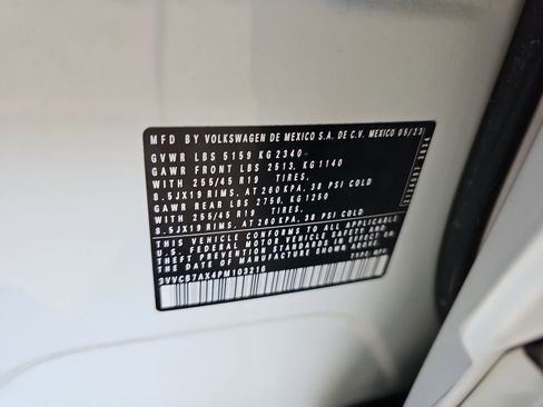 Certified 2023 Volkswagen Tiguan SE R-Line image 9