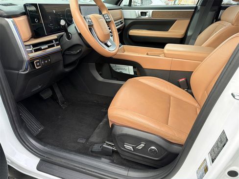 Used 2025 Hyundai Santa Fe Limited image 9
