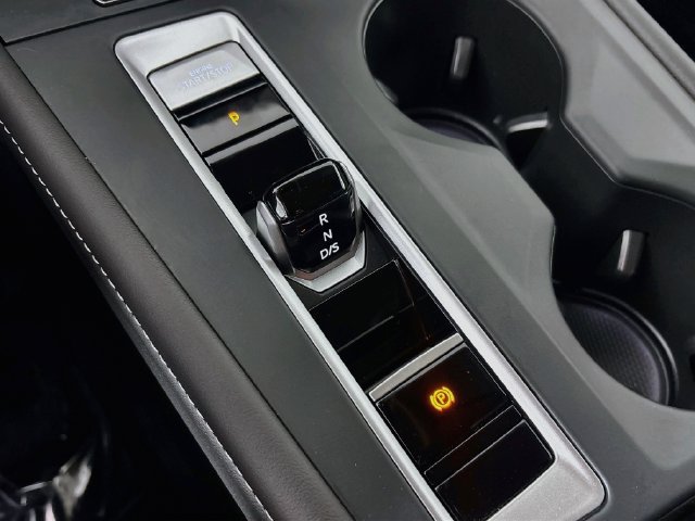 Certified 2025 Volkswagen Atlas SE AWD/4WD image 16