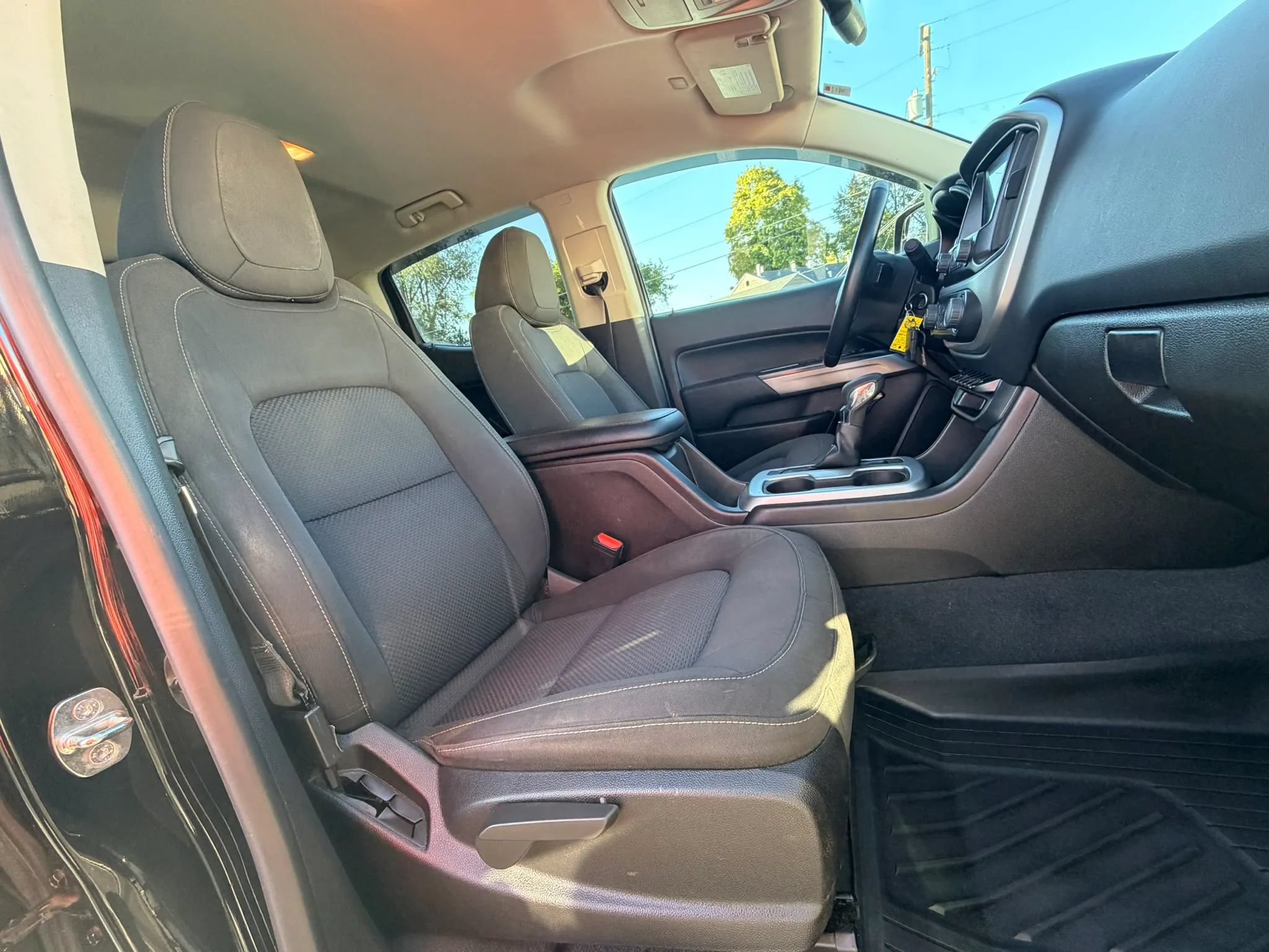 Used 2022 Chevrolet Colorado LT w/ Safety Package AWD/4WD image 22