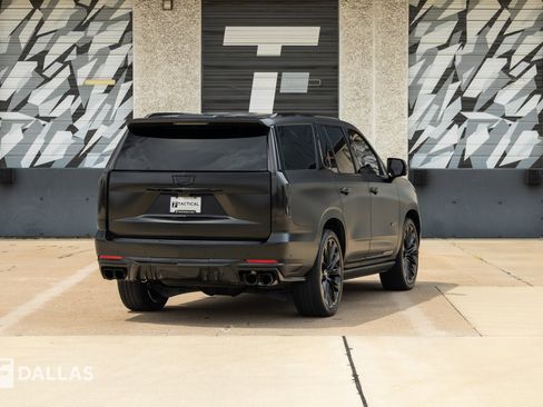 Used 2025 Cadillac Escalade V w/ LPO, ONYX Package AWD/4WD image 15