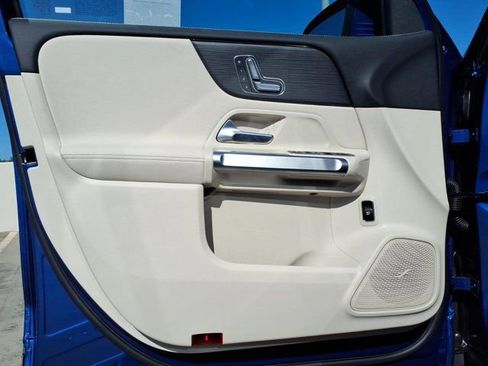 New 2026 Mercedes-Benz GLB 250 image 12