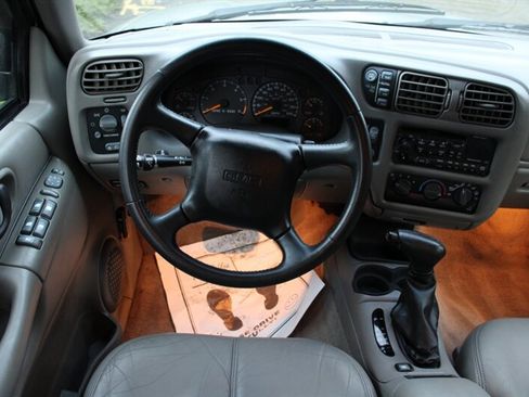 Used 2000 GMC Jimmy SLT w/ Underbody Shield Pkg image 16