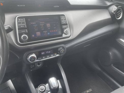 Used 2018 Nissan Kicks SV FWD image 18