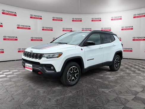 Used 2024 Jeep Compass Trailhawk AWD/4WD image 1