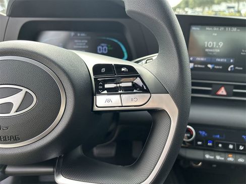 New 2026 Hyundai Elantra Blue image 25