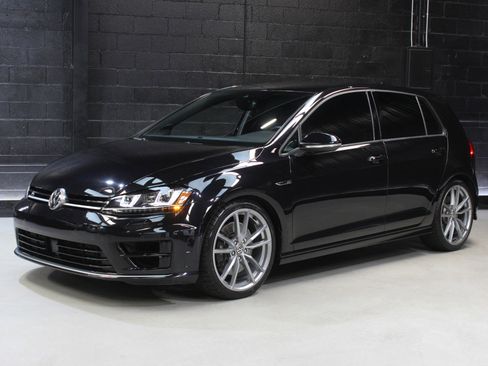 Used 2017 Volkswagen Golf R 4-Door image 4