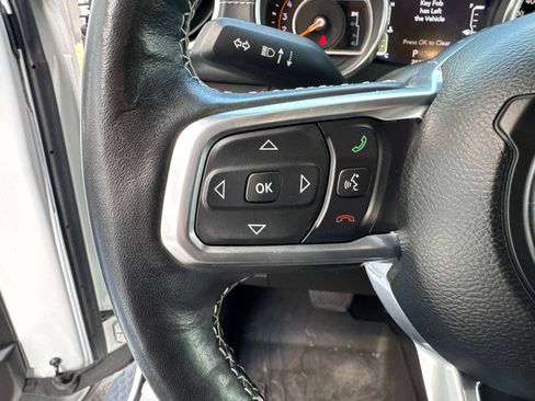 Used 2019 Jeep Wrangler Unlimited Sahara image 30