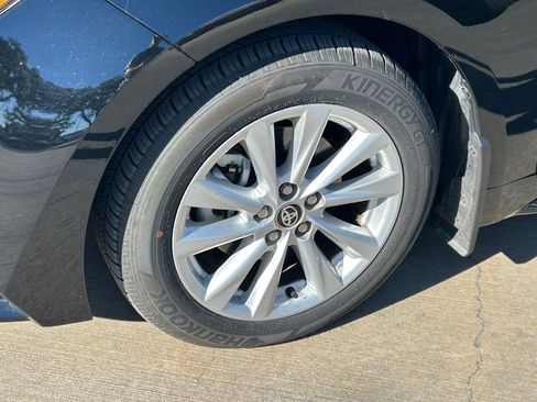 Certified 2025 Toyota Corolla LE image 9