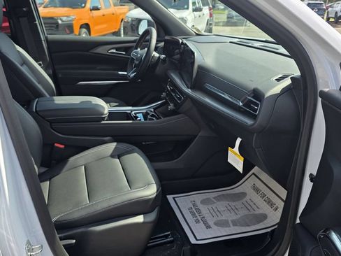 New 2026 Chevrolet Traverse LT w/ Midnight/Sport Edition FWD image 6