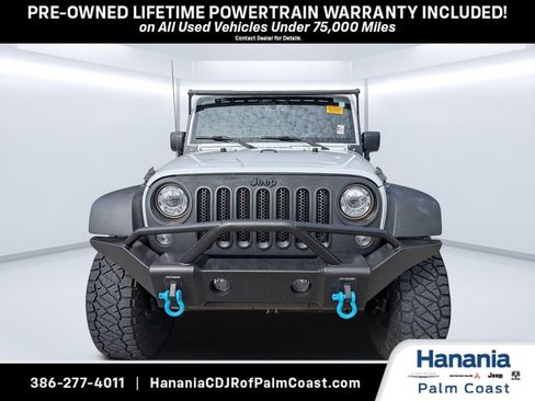 Used 2017 Jeep Wrangler Unlimited Rubicon w/ Connectivity Group AWD/4WD image 8