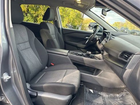 Used 2024 Nissan Rogue SV image 34