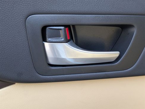 Used 2016 Toyota Highlander Limited image 29