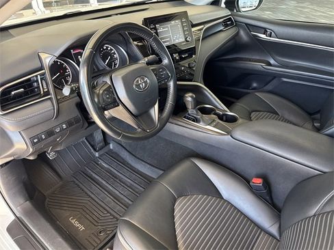 Used 2023 Toyota Camry SE image 10