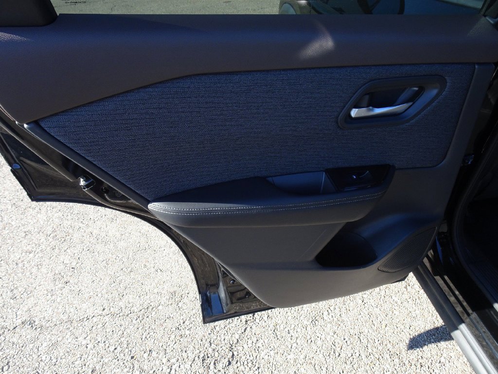 Used 2021 Nissan Rogue SV AWD/4WD image 16