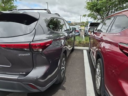 Used 2020 Toyota Highlander XLE image 4