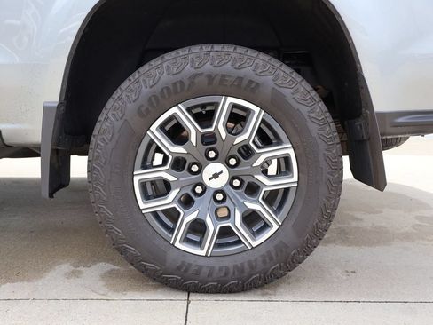 Used 2024 Chevrolet Colorado Z71 w/ Z71 Convenience Package 2 AWD/4WD image 40