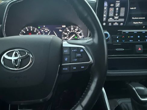 Used 2021 Toyota Highlander Limited AWD/4WD image 18