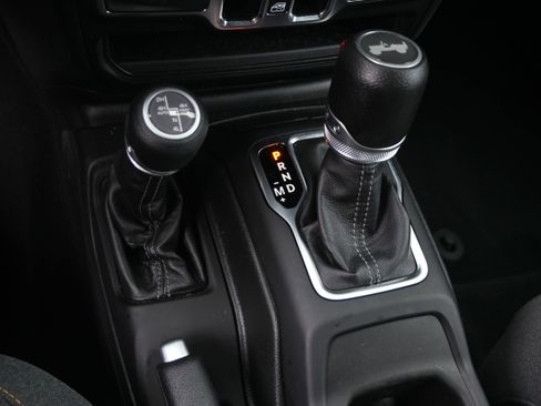 Used 2025 Jeep Wrangler Sahara w/ Safety Group image 19