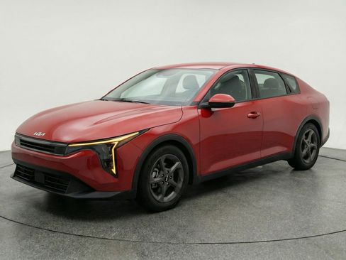 Used 2025 Kia K4 LXS image 3