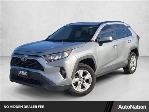 Used 2021 Toyota RAV4 XLE w/ Convenience Package FWD image 1