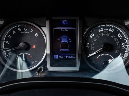 Used 2019 Toyota Tacoma TRD Off-Road image 19