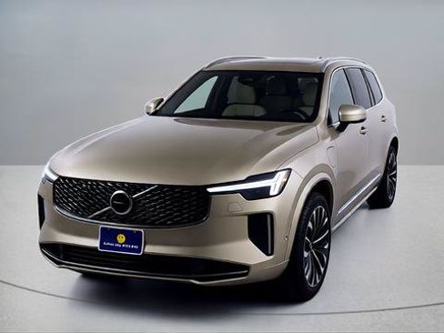 New 2026 Volvo XC90 T8 Plus w/ Protection Package Premier AWD/4WD image 2