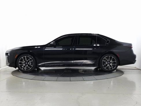Used 2025 BMW 760i xDrive w/ Executive Package AWD/4WD image 5