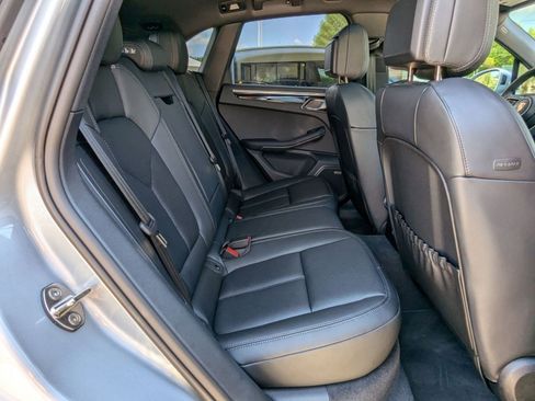 Used 2025 Porsche Macan image 24