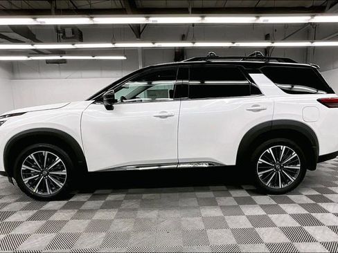 New 2026 Nissan Pathfinder Platinum image 18