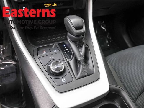 Used 2021 Toyota RAV4 LE image 13