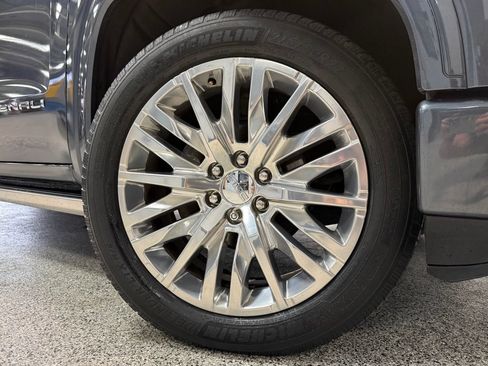 Used 2019 GMC Sierra 1500 Denali w/ Denali Ultimate Package AWD/4WD image 8