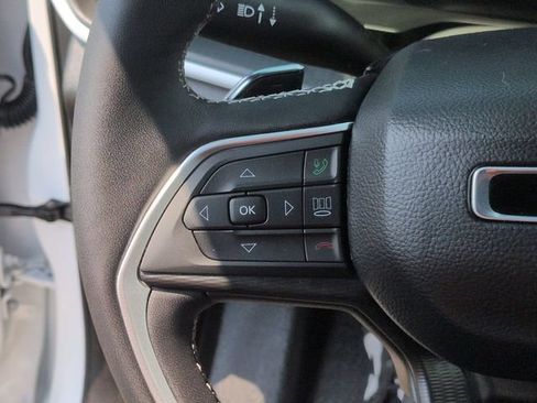 Used 2025 Jeep Grand Cherokee Laredo X w/ Luxury Tech Group I AWD/4WD image 16