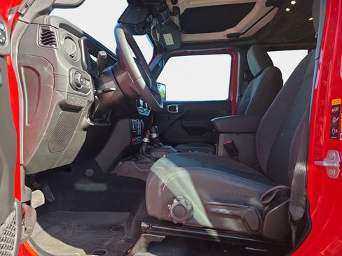 Used 2024 Jeep Wrangler Unlimited Rubicon w/ Technology Group image 12