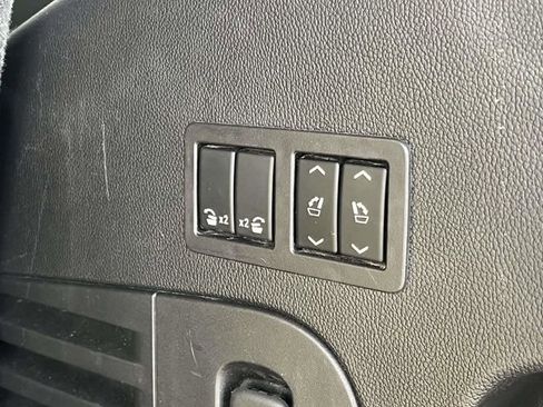 Used 2017 GMC Yukon SLT w/ Premium Edition image 24