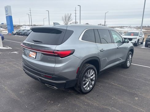 Used 2025 Buick Enclave Preferred image 5